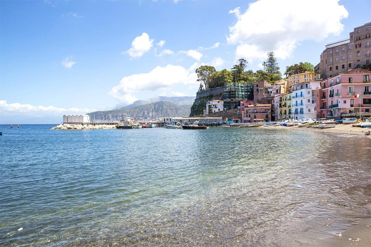 La Quiete A Un Passo Dal Centro Apartment ซอร์เรนโต ภายนอก รูปภาพ