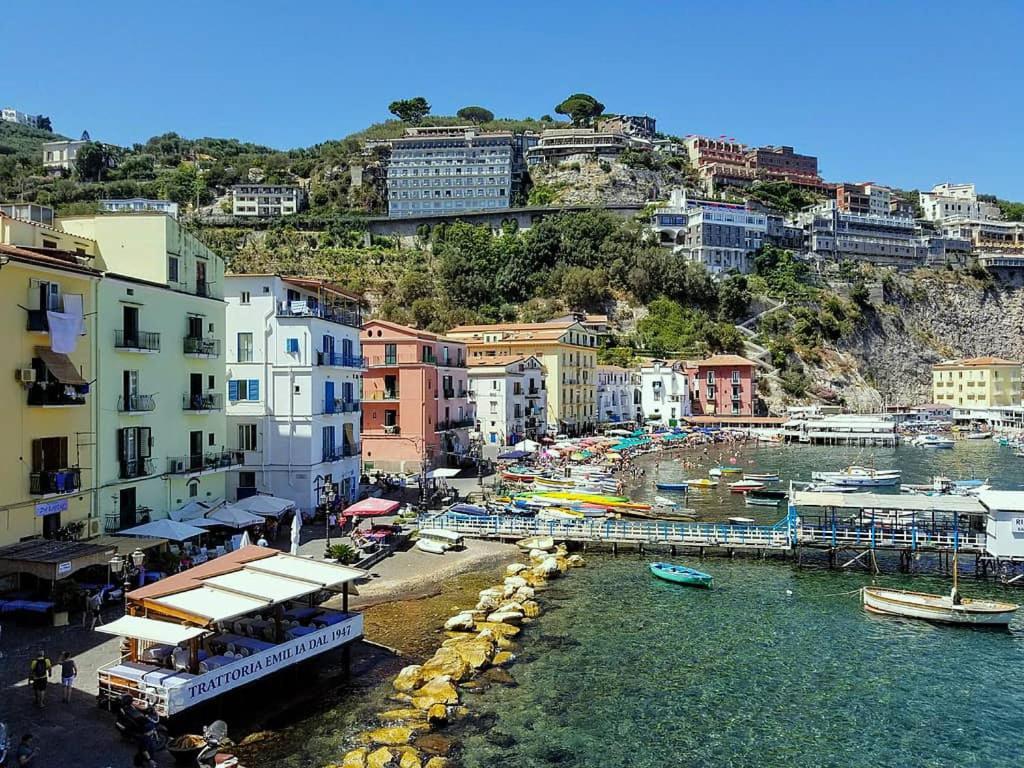 La Quiete A Un Passo Dal Centro Apartment ซอร์เรนโต ภายนอก รูปภาพ